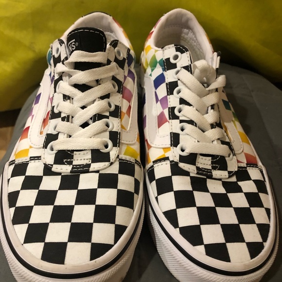 Size 7.5 women’s/6 men’s rainbow checkered Vans - Picture 3 of 3